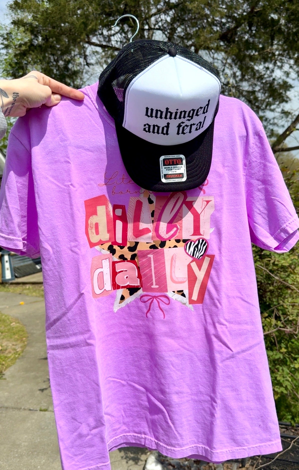 Dilly Dally Graphic Tee⚡️